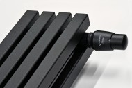 Стальной трубчатый радиатор KZTO Quadrum 30V 2-1750 4 сек НП универсал (структурный черный шелк RAL 9005)