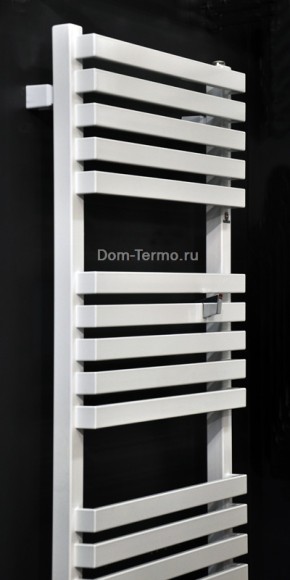 TERMA, QUADRUS SLIM, цвет по каталогу RAL, Электрический полотенцесушитель белый, дизайнерские полотенцесушители Терма, фото белый полотенцесушитель, крючки Terma ZIP H10