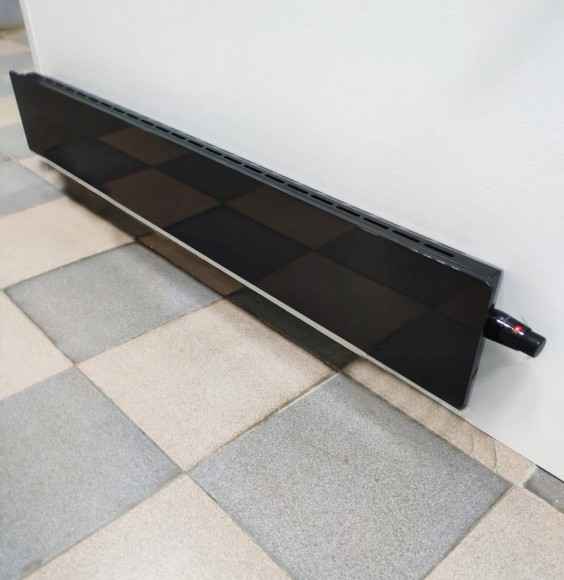 Varmann GlassKon настенный (глубина 80мм., высота 180 мм.) горизонтальный дизайн-конвектор с лицевой панелью из стекла Varmann GlassKon настенный (глубина 80мм., высота 180 мм.) горизонтальный дизайн-конвектор с лицевой панелью из стекла