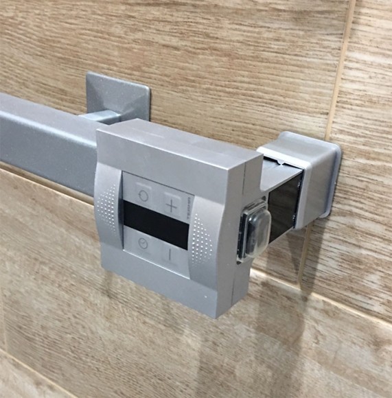 Приоритет PRIOFORM MODA-QUADRO MQ1 500x730 (белый) электрический полотенцесушитель из нержавеющей стали (KTX 4 MS справа)