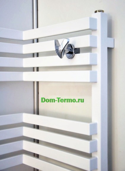 Угловой полотенцесушитель, Terma INCORNER фото, угловые полотенцесушители фото, узкий полотенцесушитель фото, дизайнерский электрический полотенцесушитель фото, дизайн радиатор Терма фото, дизайн радиаторы водяные и электрические в угловом исполнении, бел