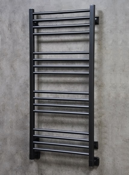 Приоритет PRIOFORM QD FIONA 430x1140 (черный матовый RAL 9005) водяной полотенцесушитель из нержавеющей стали